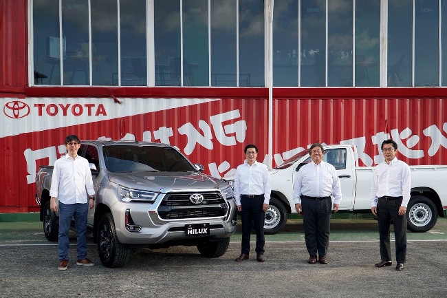 Toyota Hadirkan New Hilux yang Tangguh, Gagah dan Modern